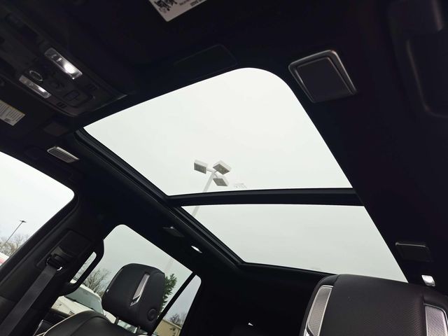 Cadillac Escalade Vehicle Full-screen Gallery Image 06