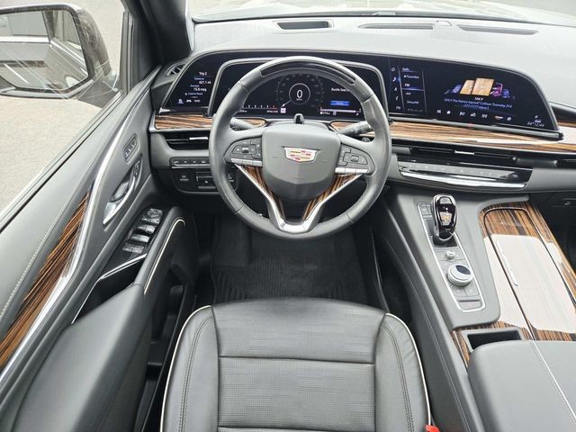 Cadillac Escalade Vehicle Full-screen Gallery Image 08