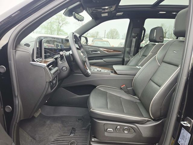 Cadillac Escalade Vehicle Full-screen Gallery Image 09