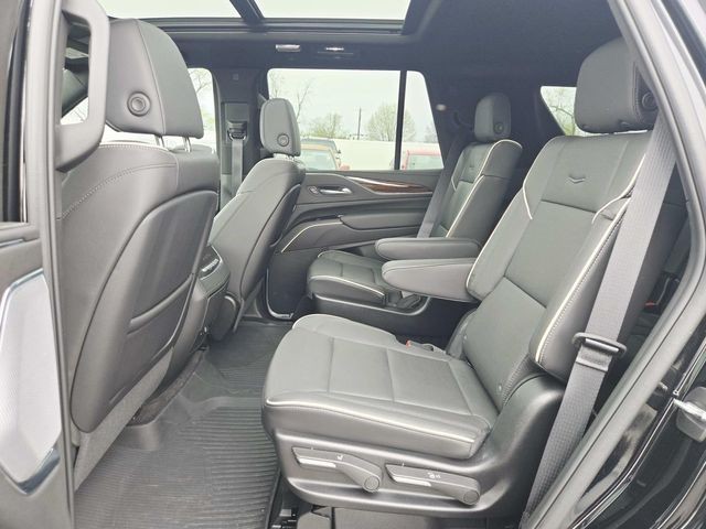 Cadillac Escalade Vehicle Full-screen Gallery Image 10