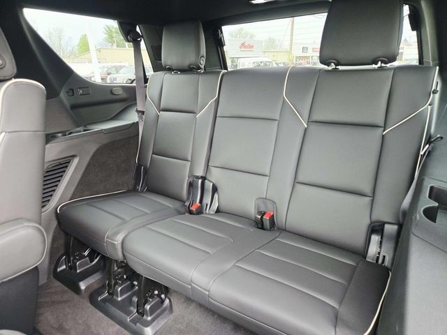 Cadillac Escalade Vehicle Full-screen Gallery Image 11