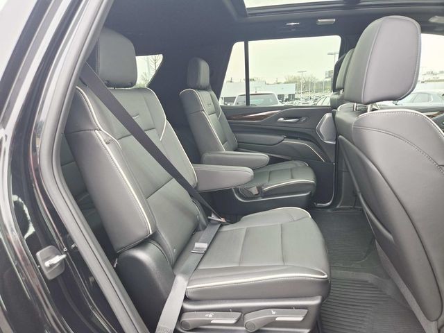 Cadillac Escalade Vehicle Full-screen Gallery Image 15