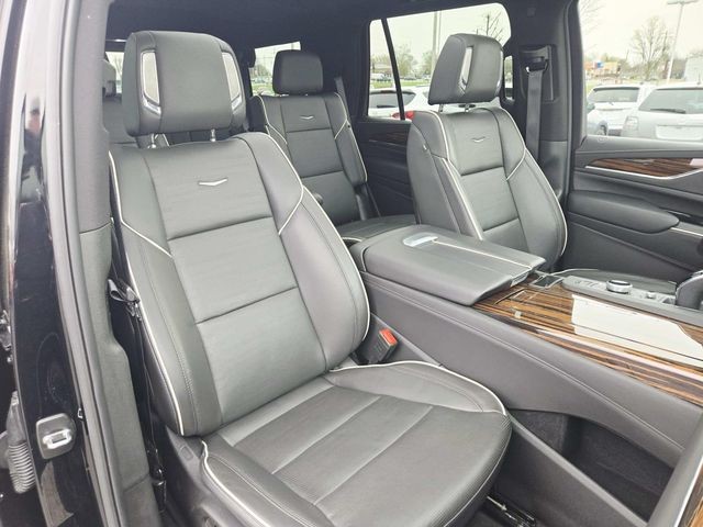 Cadillac Escalade Vehicle Full-screen Gallery Image 16