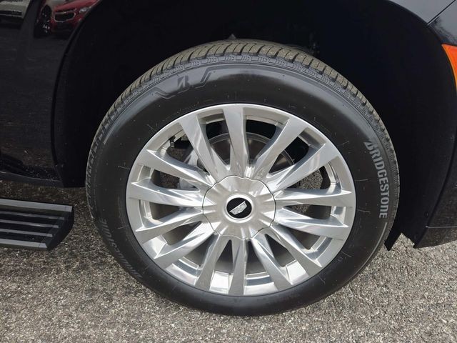 Cadillac Escalade Vehicle Full-screen Gallery Image 18