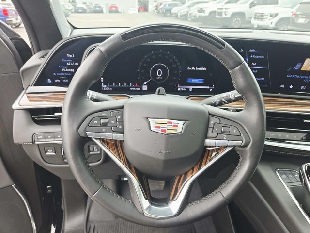 Cadillac Escalade Vehicle Full-screen Gallery Image 20