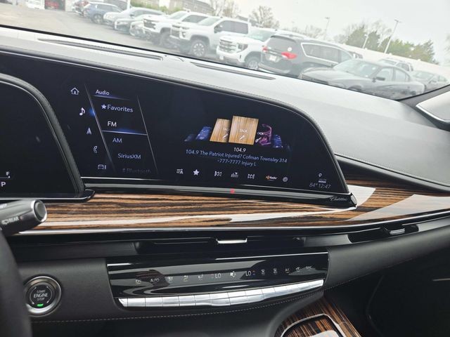 Cadillac Escalade Vehicle Full-screen Gallery Image 25