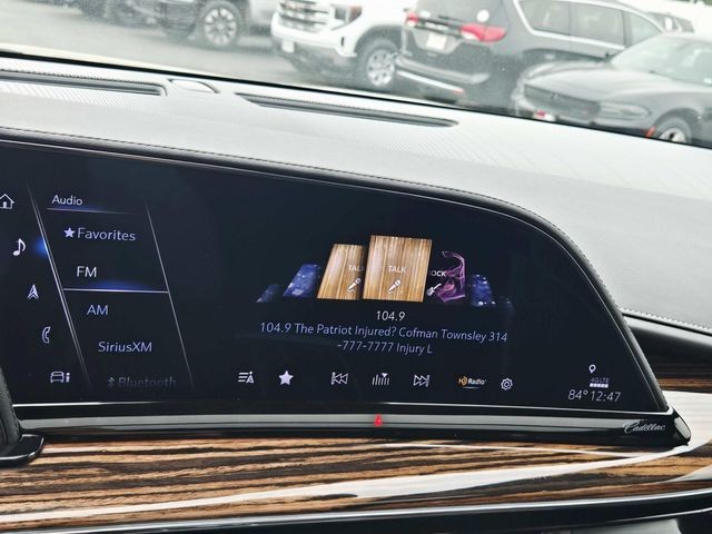 Cadillac Escalade Vehicle Full-screen Gallery Image 26