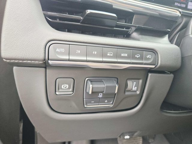 Cadillac Escalade Vehicle Full-screen Gallery Image 32