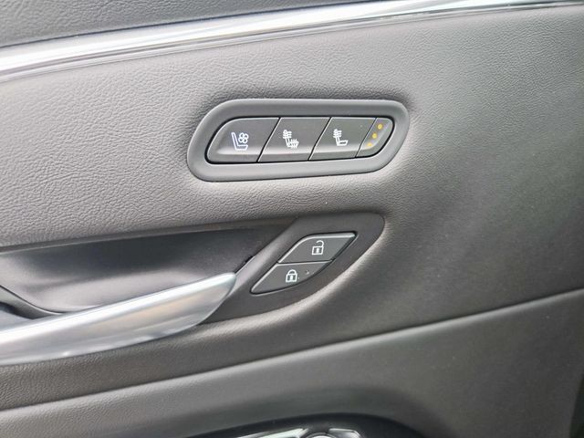 Cadillac Escalade Vehicle Full-screen Gallery Image 34