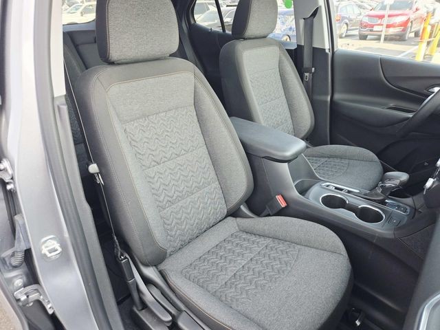 Chevrolet Equinox Vehicle Full-screen Gallery Image 13