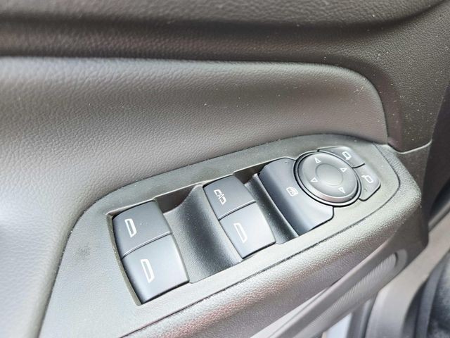 Chevrolet Equinox Vehicle Full-screen Gallery Image 32