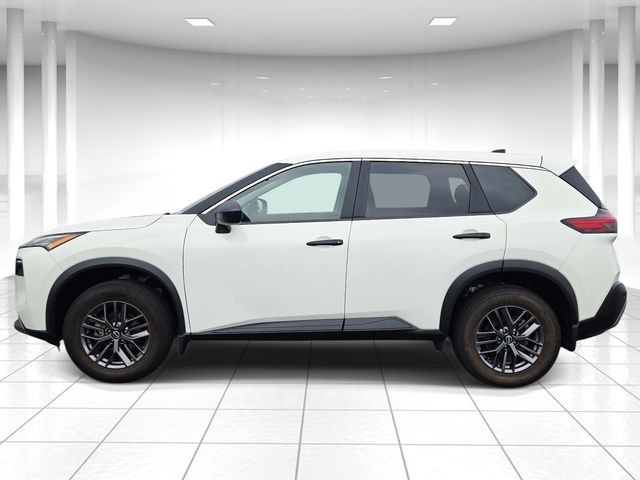 Nissan Rogue Vehicle Full-screen Gallery Image 02