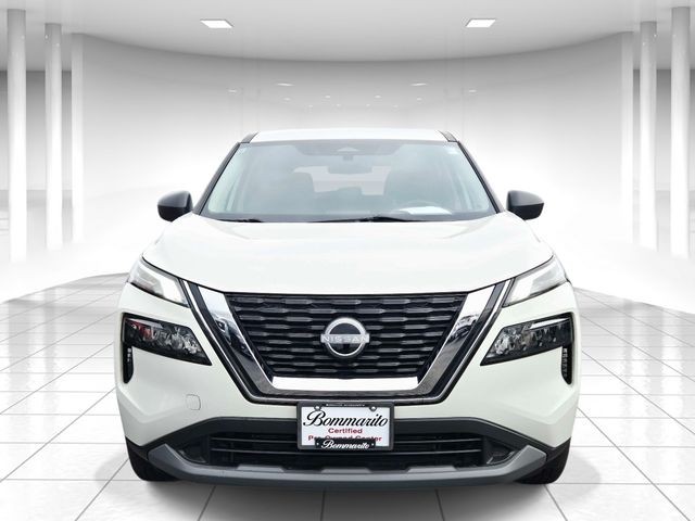 Nissan Rogue Vehicle Full-screen Gallery Image 05