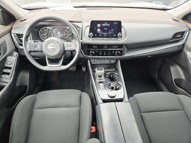 Nissan Rogue Vehicle Full-screen Gallery Image 06