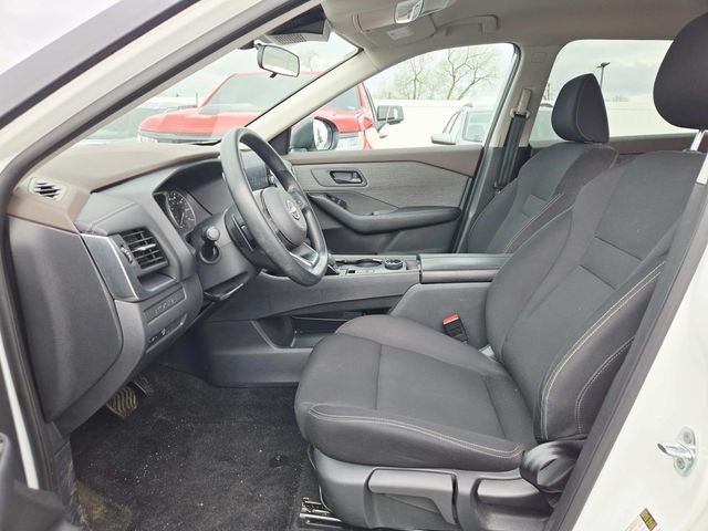 Nissan Rogue Vehicle Full-screen Gallery Image 08