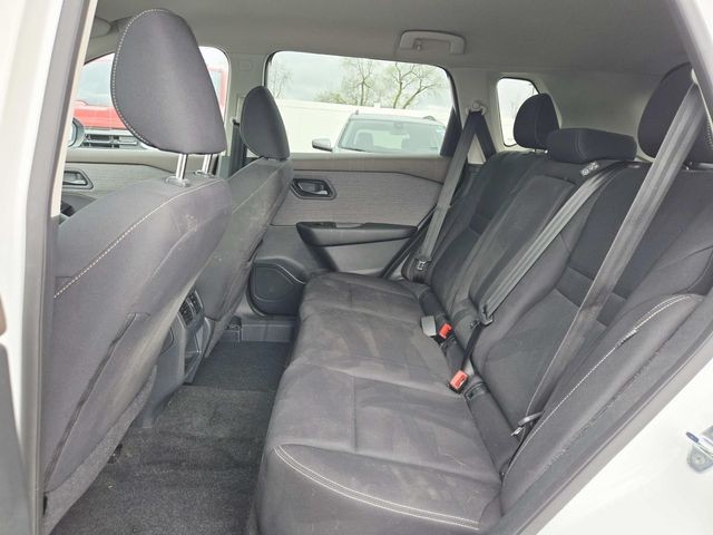 Nissan Rogue Vehicle Full-screen Gallery Image 09
