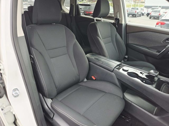 Nissan Rogue Vehicle Full-screen Gallery Image 12