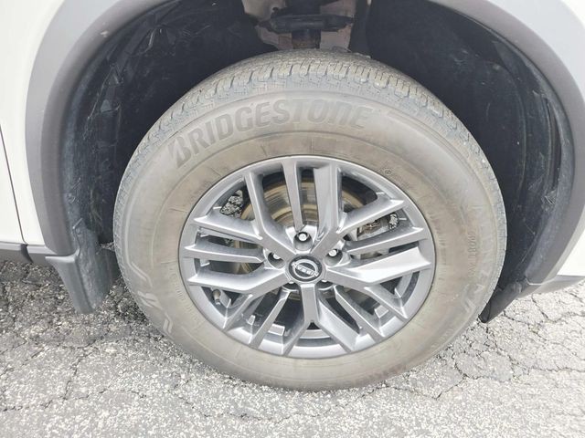 Nissan Rogue Vehicle Full-screen Gallery Image 13