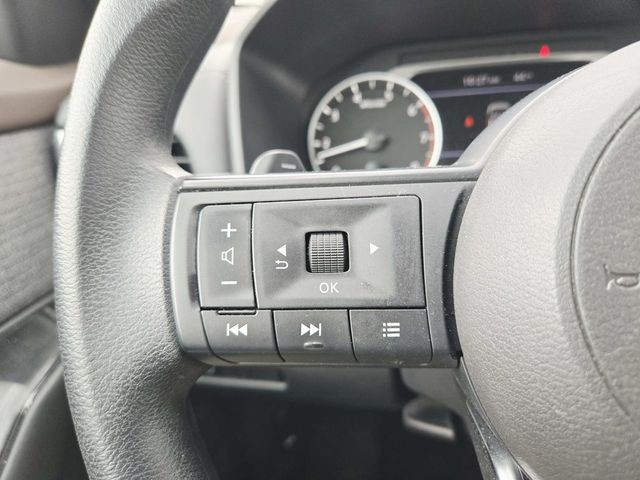 Nissan Rogue Vehicle Full-screen Gallery Image 15