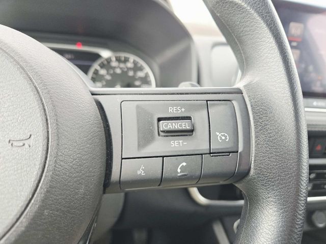 Nissan Rogue Vehicle Full-screen Gallery Image 16