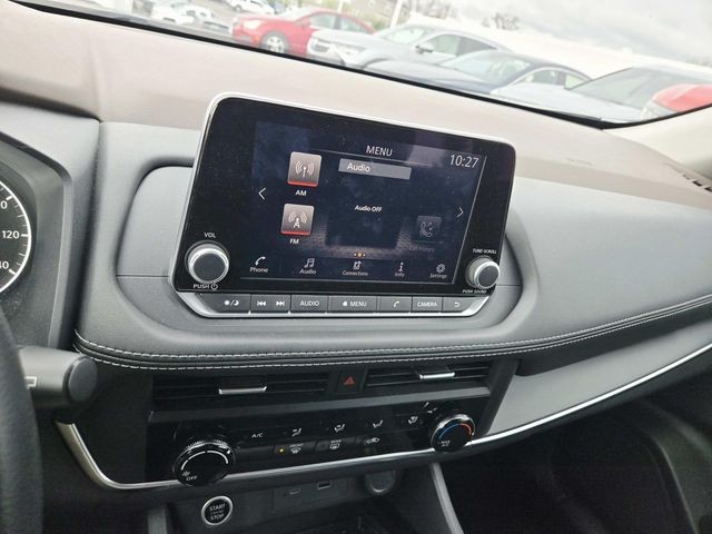 Nissan Rogue Vehicle Full-screen Gallery Image 18