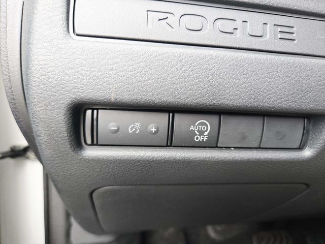Nissan Rogue Vehicle Full-screen Gallery Image 25