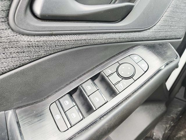 Nissan Rogue Vehicle Full-screen Gallery Image 27
