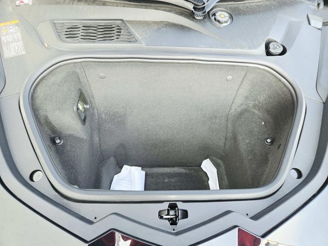 Chevrolet Corvette Vehicle Full-screen Gallery Image 12