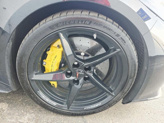 Chevrolet Corvette Vehicle Full-screen Gallery Image 13