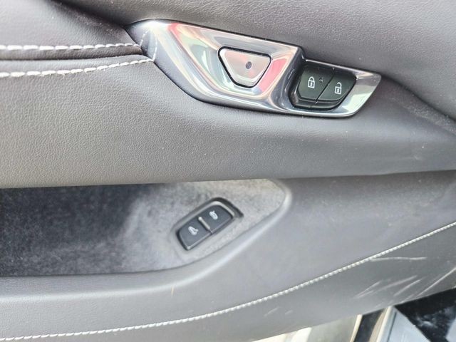 Chevrolet Corvette Vehicle Full-screen Gallery Image 30