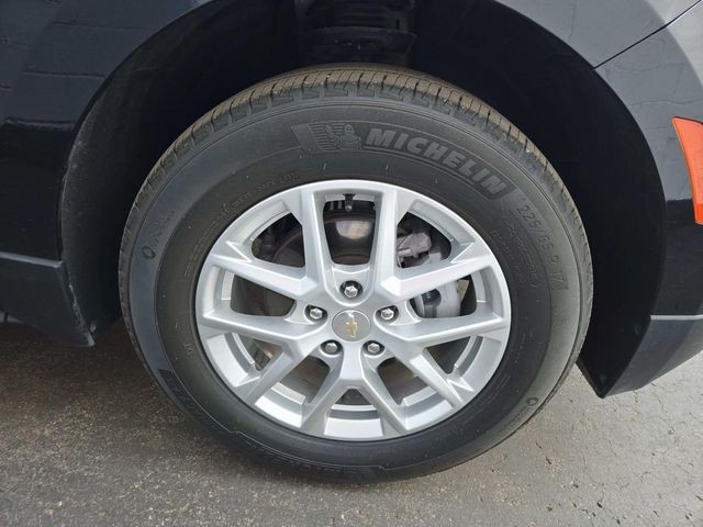 Chevrolet Equinox Vehicle Full-screen Gallery Image 13