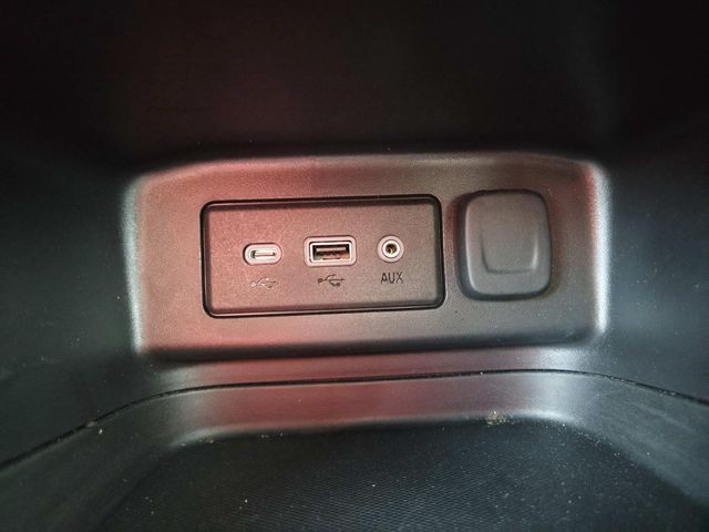 Chevrolet Equinox Vehicle Full-screen Gallery Image 25