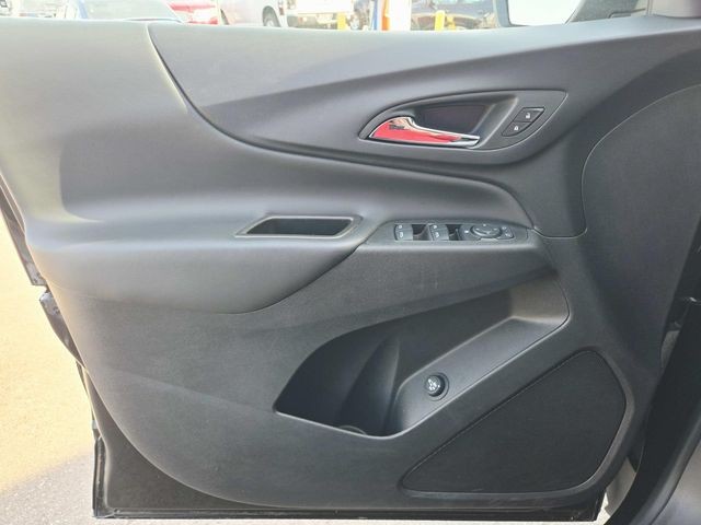 Chevrolet Equinox Vehicle Full-screen Gallery Image 30