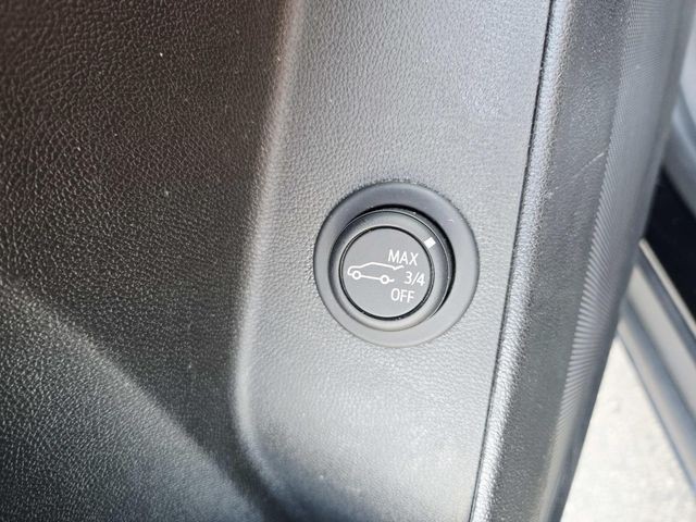 Chevrolet Equinox Vehicle Full-screen Gallery Image 32