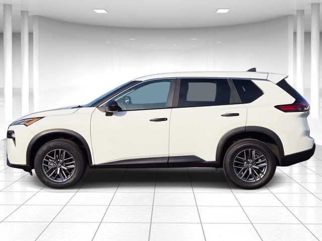 Nissan Rogue Vehicle Full-screen Gallery Image 02