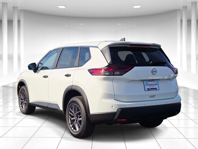 Nissan Rogue Vehicle Full-screen Gallery Image 03