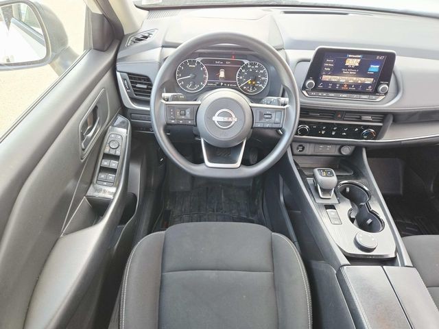 Nissan Rogue Vehicle Full-screen Gallery Image 07