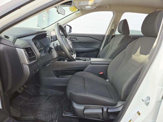 Nissan Rogue Vehicle Full-screen Gallery Image 08