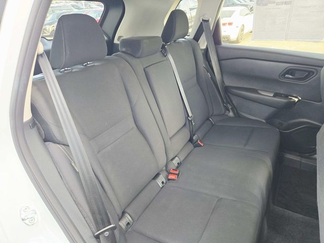 Nissan Rogue Vehicle Full-screen Gallery Image 11