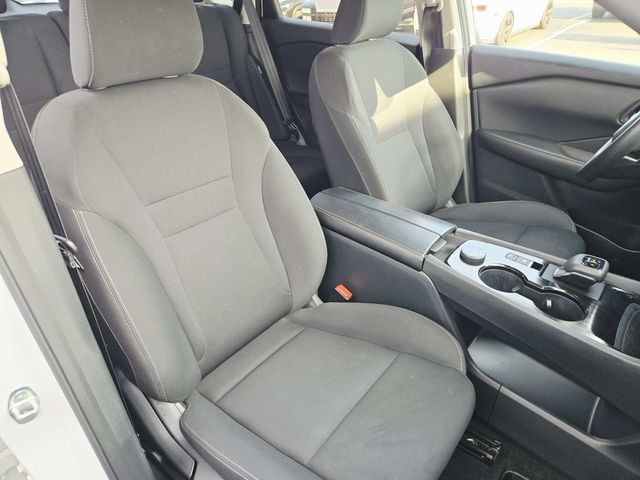 Nissan Rogue Vehicle Full-screen Gallery Image 12