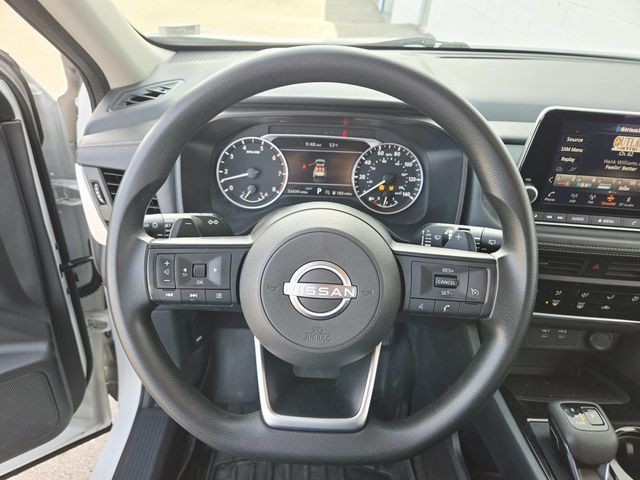 Nissan Rogue Vehicle Full-screen Gallery Image 15