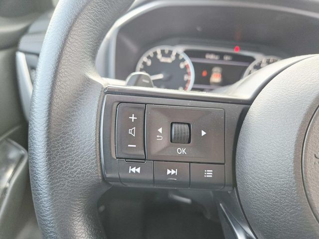 Nissan Rogue Vehicle Full-screen Gallery Image 16