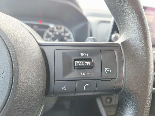 Nissan Rogue Vehicle Full-screen Gallery Image 17
