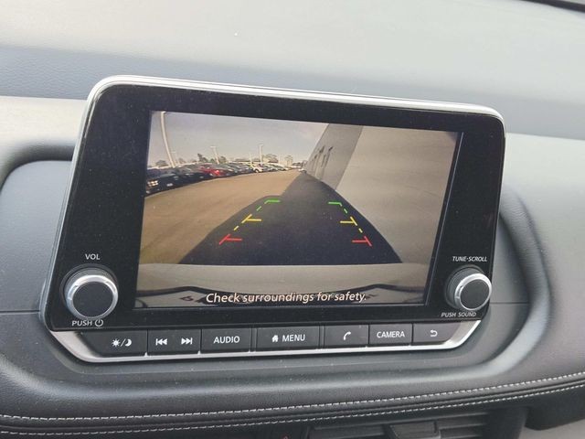 Nissan Rogue Vehicle Full-screen Gallery Image 22