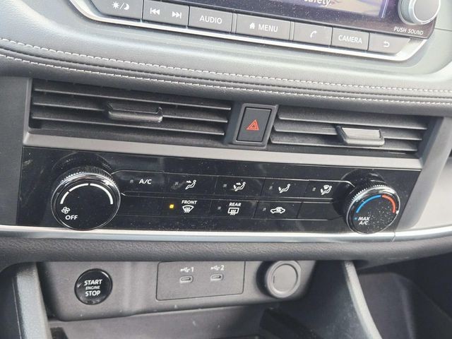 Nissan Rogue Vehicle Full-screen Gallery Image 23