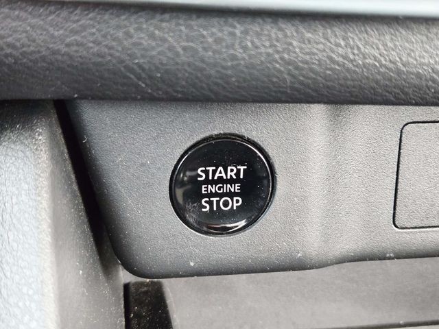 Nissan Rogue Vehicle Full-screen Gallery Image 24
