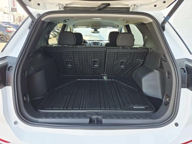 Chevrolet Equinox Vehicle Full-screen Gallery Image 10