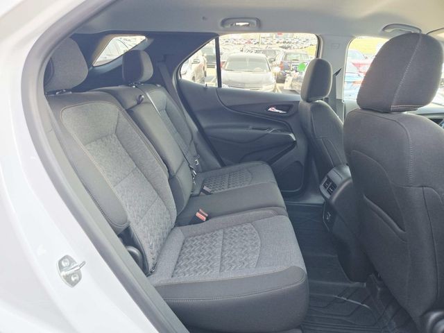 Chevrolet Equinox Vehicle Full-screen Gallery Image 11