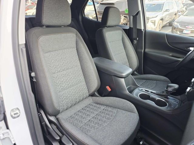 Chevrolet Equinox Vehicle Full-screen Gallery Image 12