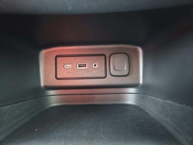 Chevrolet Equinox Vehicle Full-screen Gallery Image 25